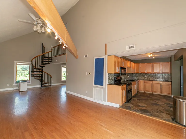 440 Aurora Ln — Photo 5