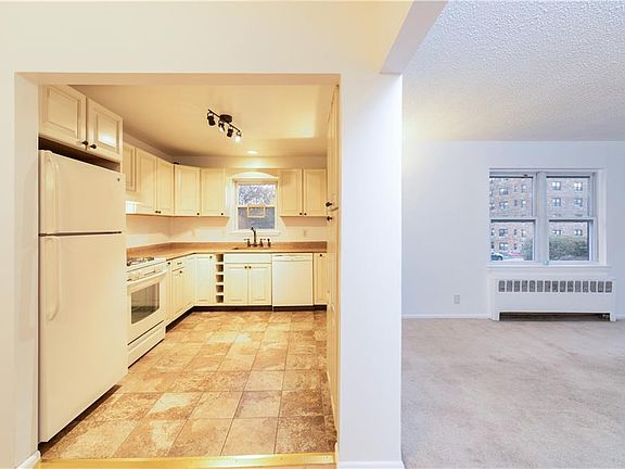 3rd image of 133 S Highland Ave APT B5