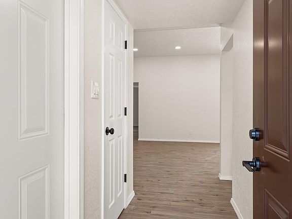 3rd image of 5521 Nordica St NE