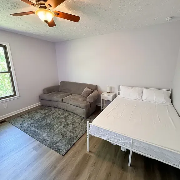 877 Beckwith St SW — Photo 5