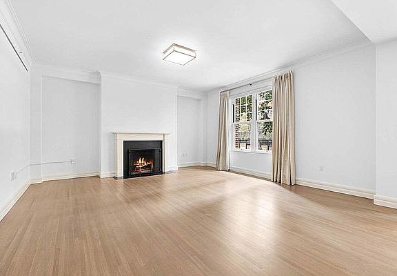 5th image of 150 E 72nd St #2