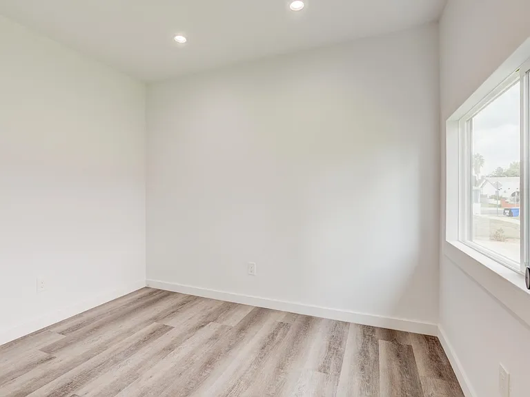 20650 Cantlay St — Photo 13