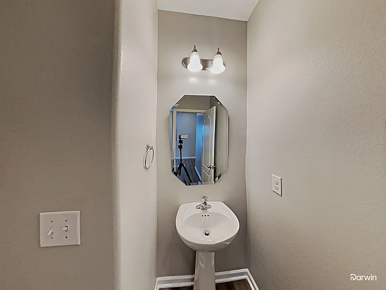 1372 Waylon Ave — Photo 15