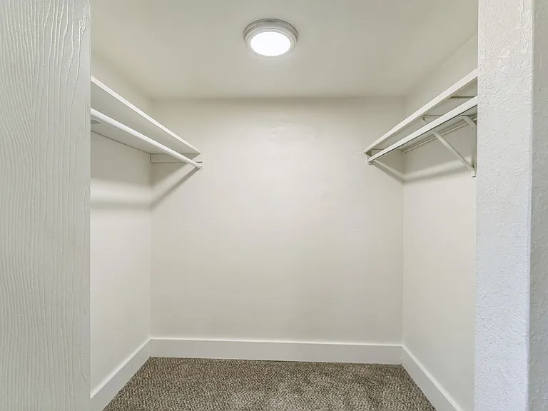 Pine Creek Apartments — Photo 12