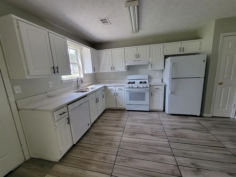 1100 Hidden Brook Trl — Photo 2