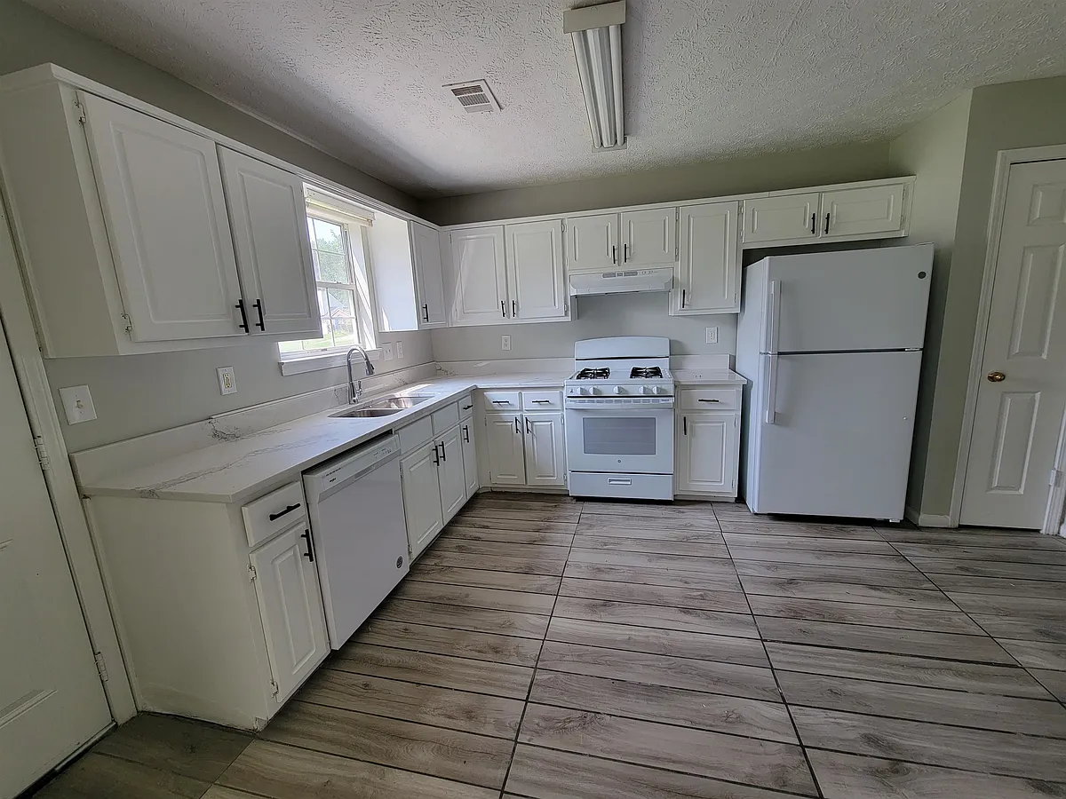 Building Photo - 1100 Hidden Brook Trl