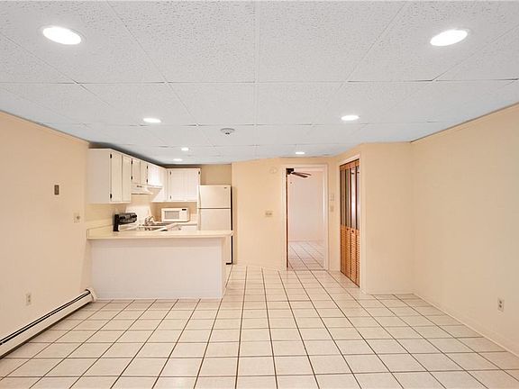 4th image of 1605 Douglas Ave APT 13