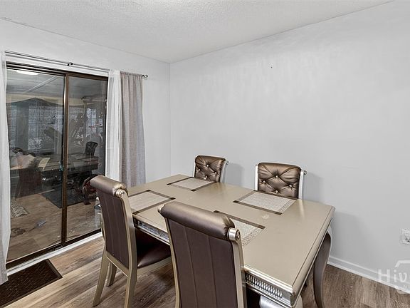 5th image of 105 Melrose Place