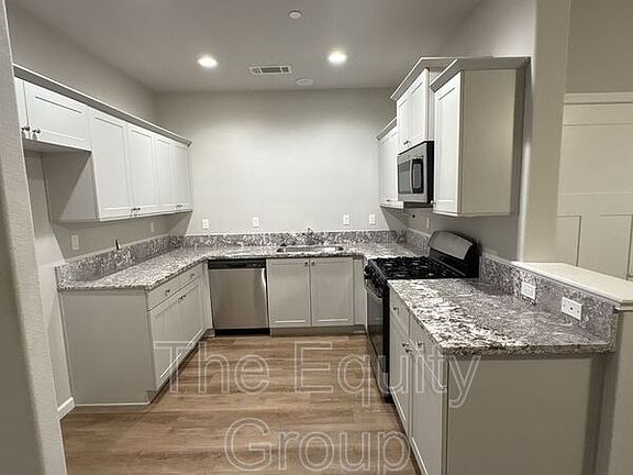 5th image of 514 S Summit St #102