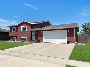 924 17th Ave SW, Aberdeen, SD 57401
