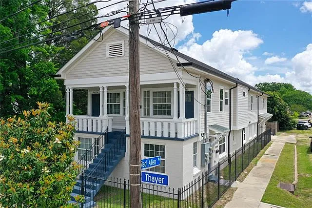 Building Photo - 740 Thayer St #2A