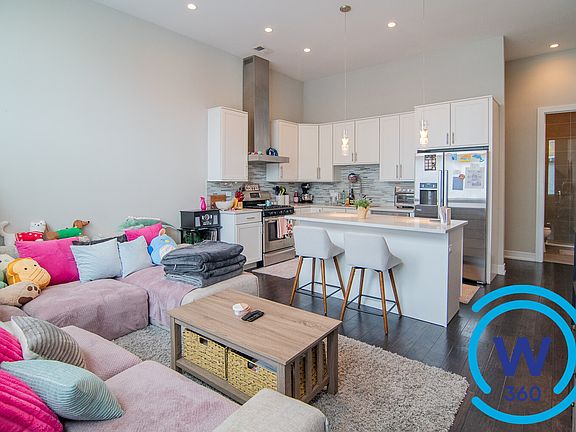 4th image of 3101 N California Ave #1