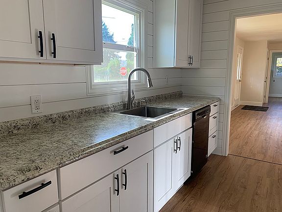 4th image of 3518 NW 124th St