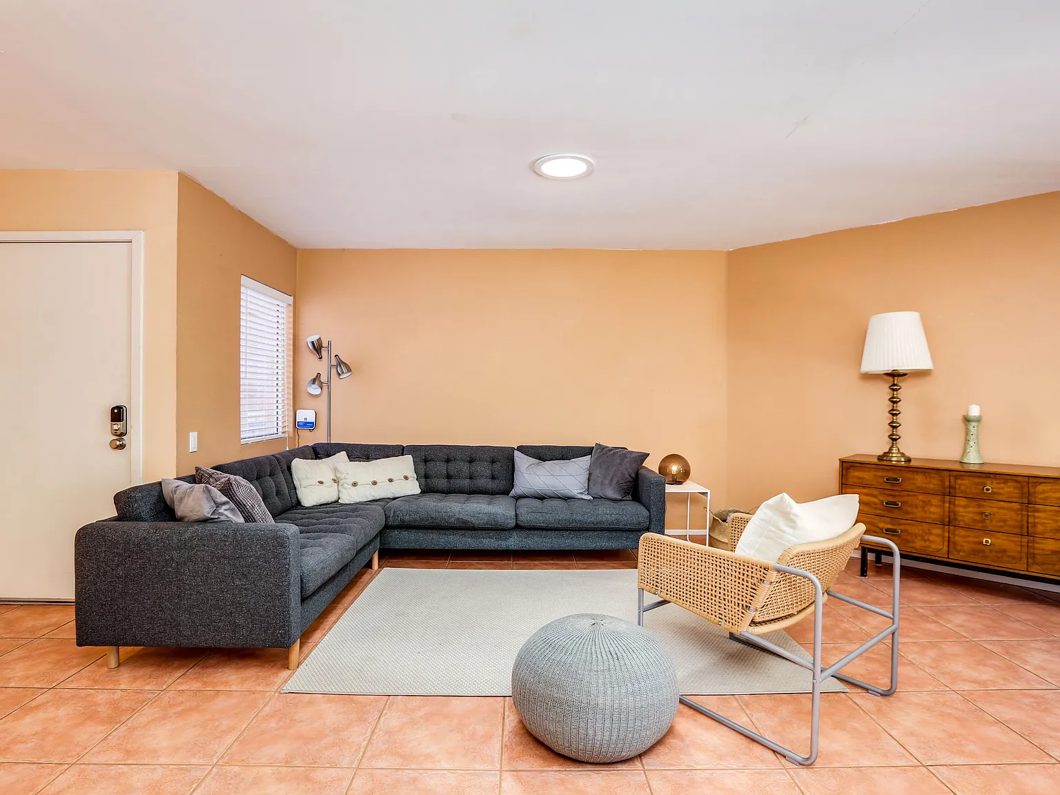 2 bed, 1100 sqft, $3,150 — Photo 2
