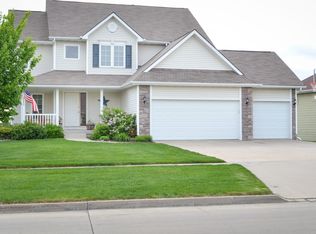 5938 NW 106th St, Johnston, IA 50131