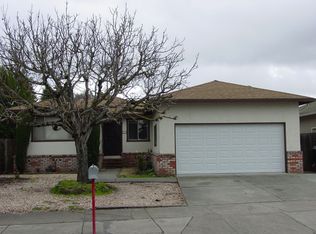 916 Link Ln, Santa Rosa, CA 95401