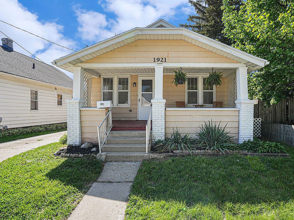 1921 Berkley Ave SW, Wyoming, MI 49509 | Zillow