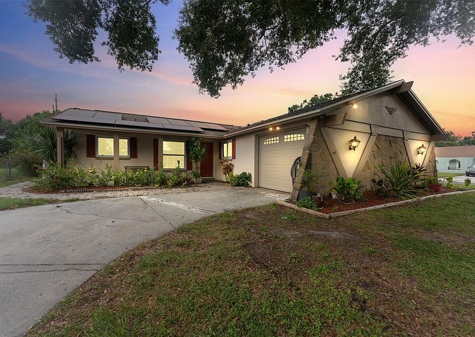 1st image of 8841 Oak Cir