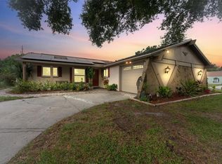 8841 Oak Cir, Tampa, FL 33615