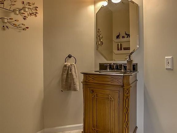 4th image of 12822 Eagle Run Dr