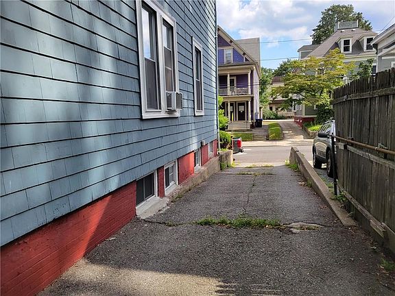 3rd image of 133 Ontario St