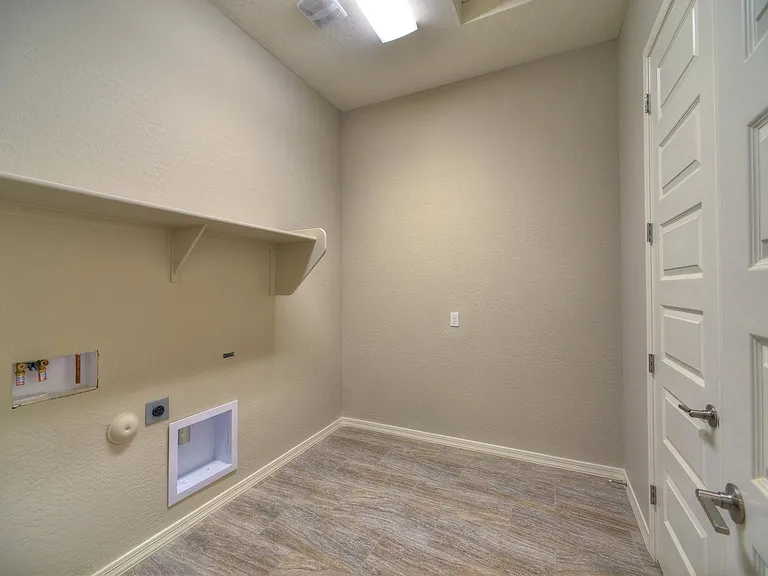 9409 W Daley Ln — Photo 11