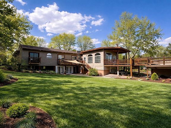 3rd image of 5588 Pioneer Rd