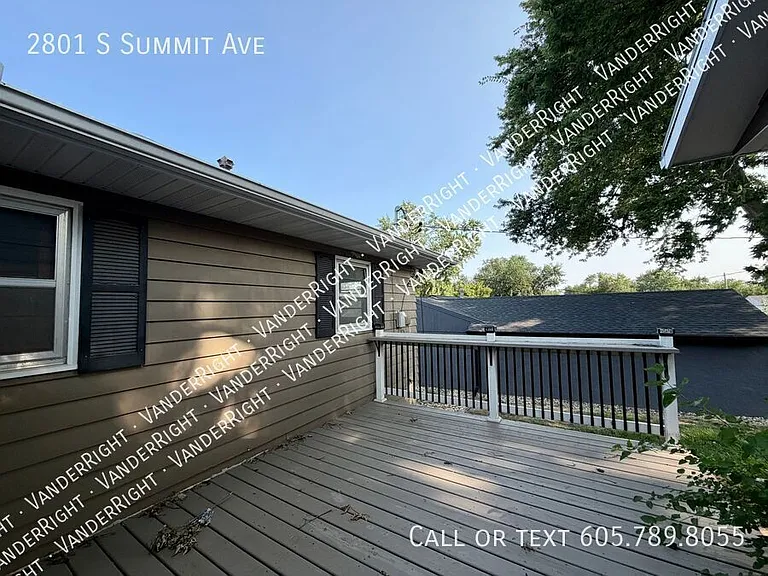 2801 S Summit Ave — Photo 22