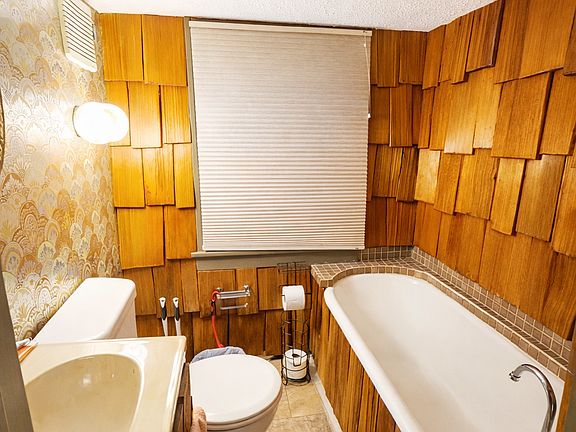3rd image of 2047 Nokomis Ave