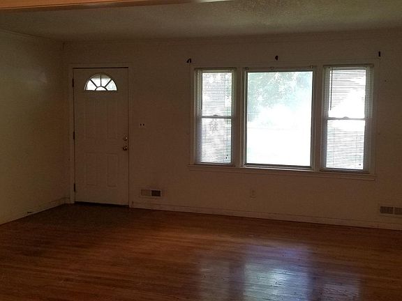 3rd image of 9608 Walnut St