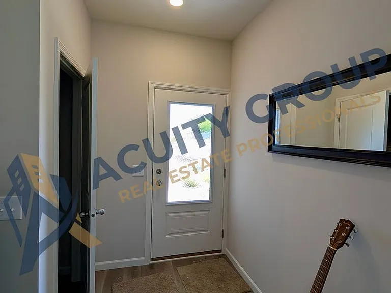 501 Redwood St N — Photo 8