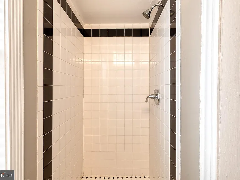 1514 Light St — Photo 12