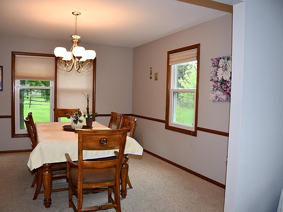 2nd image of 2764 Meadowbrook Dr SE