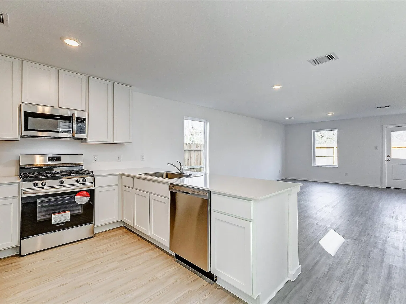 4 bed, 2.5 bath, 1530 sqft, $1,750 — Photo 4