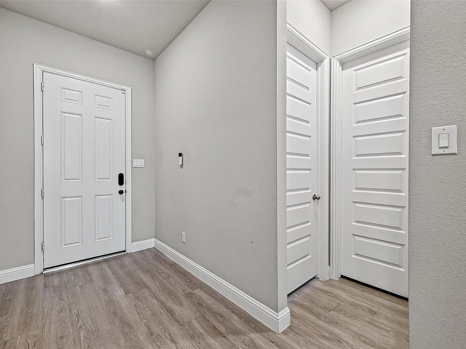 6 bed, 4.0 bath, 3778 sqft, $4,200 — Photo 4
