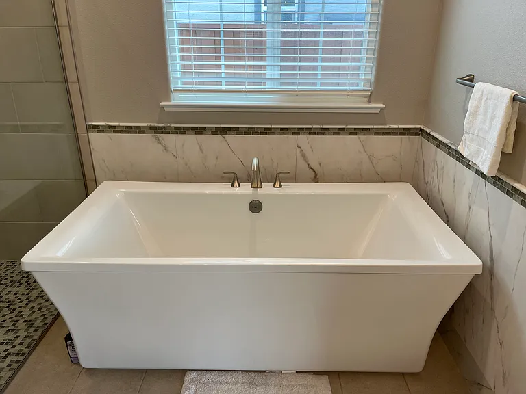 huge soaking bath tub