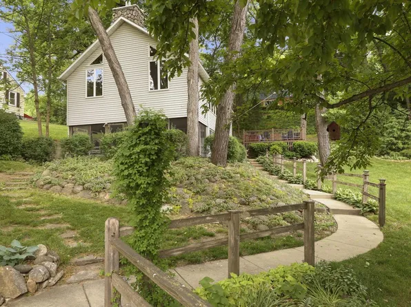 2811 Spring DRIVE, Burlington, WI 53105