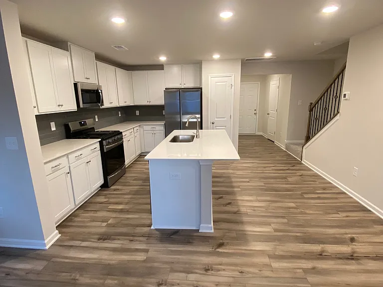 139 Triumph Ave #C — Photo 4