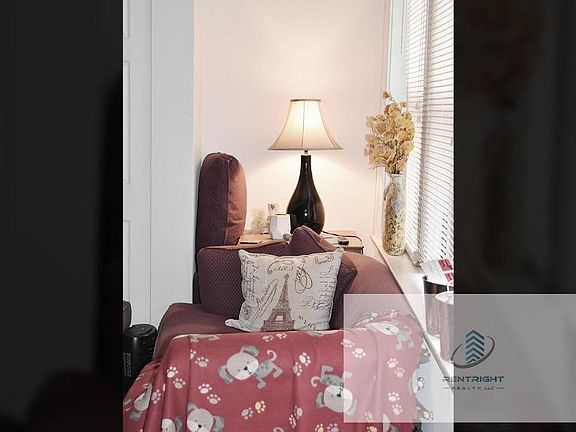 5th image of 837-39 W Cornelia Ave #837-2N