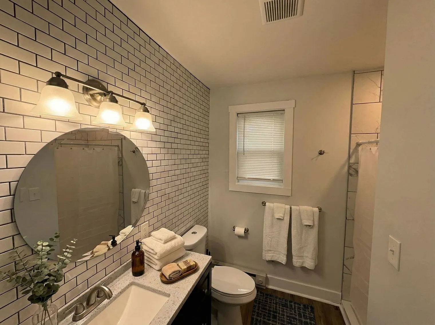 1 bed, 1.0 bath, 990 sqft, $4,815 — Photo 4