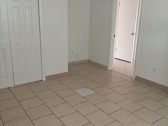 5th image of 3074 Park Ln APT 1