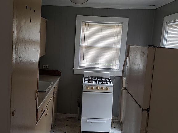 4th image of 1429 3rd Ave