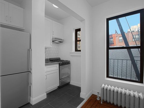 4th image of 213 W 13th St APT 3C