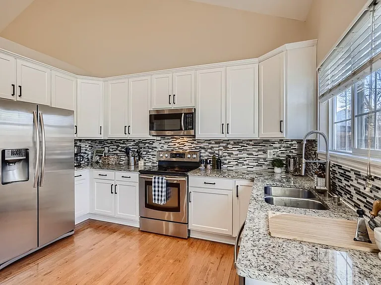 10593 Grove Ct — Photo 3