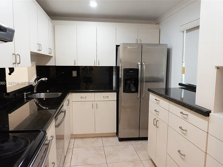 8065 SW 107th Ave #201 — Photo 9