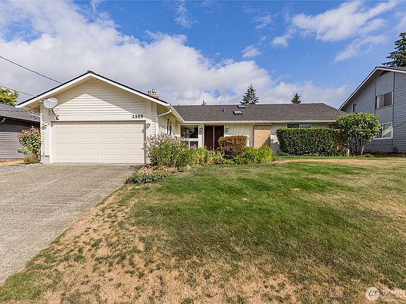 2nd image of 2555 Forest Ridge Drive SE