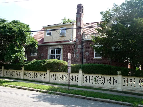 231 Manorhaven Blvd Photo 1