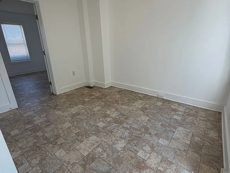 236 W Mifflin St — Photo 11
