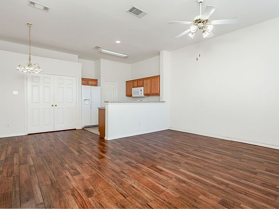 3rd image of 1727 Preston On The Lake Blvd