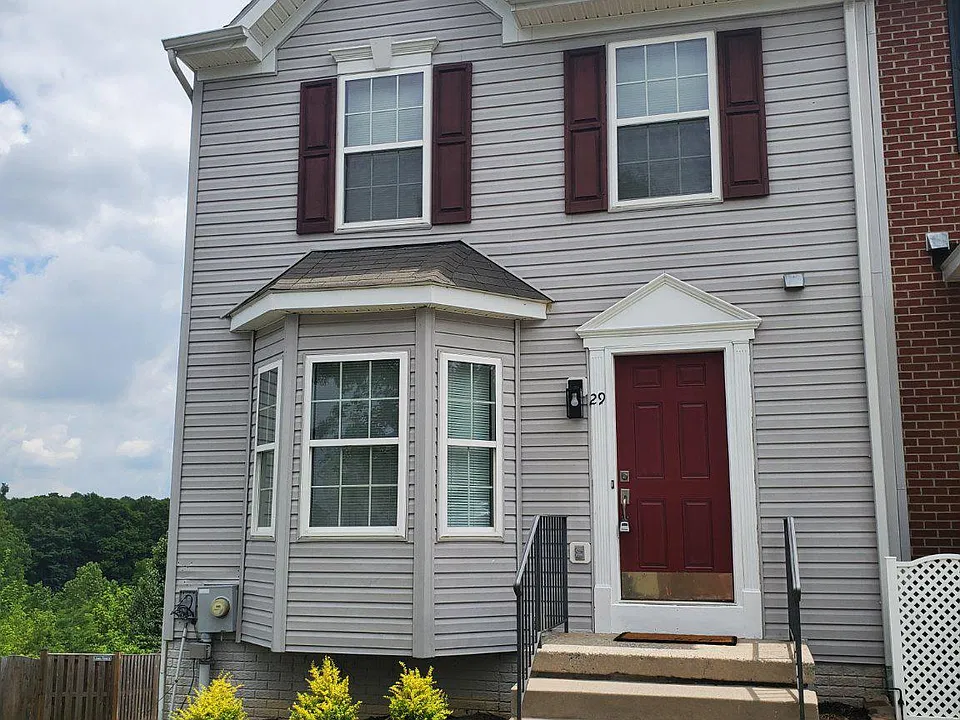 29 Litchfield Ln E
